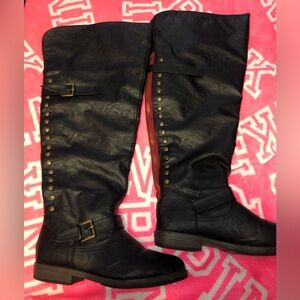 Size 10 brand less boots